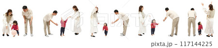 幼児女の子と両親_ファミリーの全身人物切り抜き素材 幼児女の子と両親_ファミリーの全身人物切り抜き素材 117144225