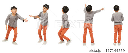 遊ぶ小学生男の子の全身人物切り抜き素材 遊ぶ小学生男の子の全身人物切り抜き素材 117144239