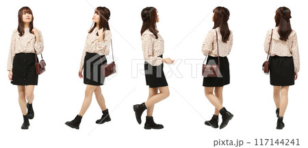 20代女性が歩く全身人物切り抜き素材 117144241