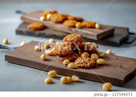 Macadamia nut cookie with chocolate chips. Delicio 117144271
