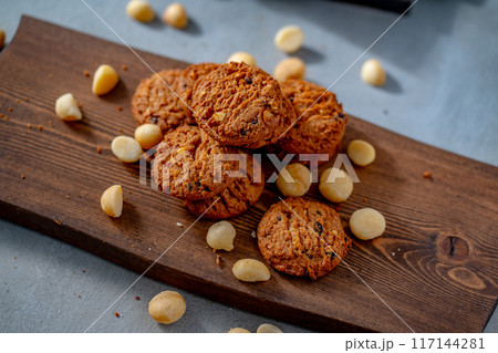 Macadamia nut cookie with chocolate chips. Delicio Macadamia nut cookie with chocolate chips. Delicio 117144281