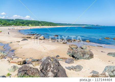 「青森県」青空と白浜海水浴場・種差海岸　八戸市 117144464