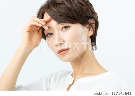 ミドルの女性のビューティ ミドルの女性のビューティ 117145641