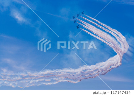 青空イメージ (ブルーインパルス曲技飛行) 青空イメージ (ブルーインパルス曲技飛行) 117147434