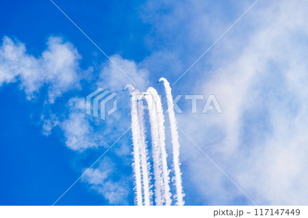 青空イメージ (ブルーインパルス曲技飛行) 青空イメージ (ブルーインパルス曲技飛行) 117147449