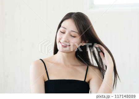 ストレートヘアの女性 117148089