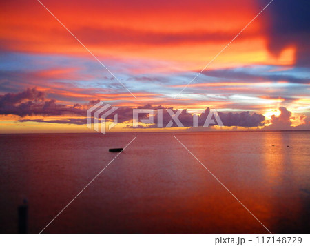 フレンチポリネシア モーレア島 夕焼け ジオラマ風 フレンチポリネシア モーレア島 夕焼け ジオラマ風 117148729