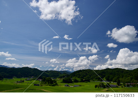 夏空　青空　白い雲　里山　コピースペース 117150633