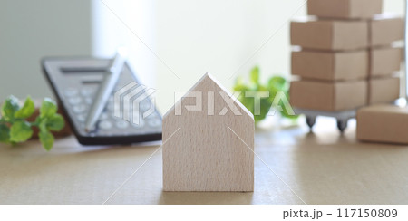 家の模型や段ボールのミニチュアを使った引っ越しや見積もりのイメージ 家の模型や段ボールのミニチュアを使った引っ越しや見積もりのイメージ 117150809