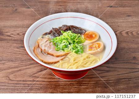 注）湯気は合成です。豚骨らーめん、とんこつラーメン、博多ラーメン、ご当地グルメ。 117151237