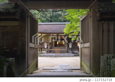 京都宇治　宇治上神社　正門 117152719
