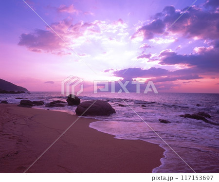「世界自然遺産」屋久島、永田いなか浜の夕景色「屋久島国立公園」 鹿児島県熊毛郡屋久島町 「世界自然遺産」屋久島、永田いなか浜の夕景色「屋久島国立公園」 鹿児島県熊毛郡屋久島町 117153697