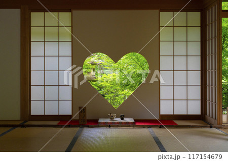 京都　正寿院　ハートの猪目窓 117154679