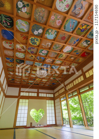 京都　正寿院　客殿の天井画 117154690