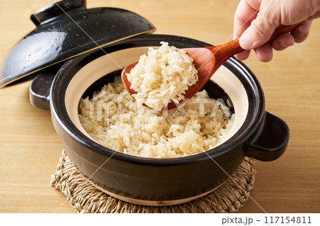 土鍋で炊いた胚芽米 117154811