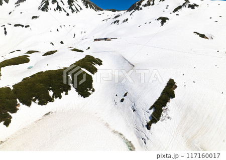 空撮 雪解け始まるミクリガ池 空撮 雪解け始まるミクリガ池 117160017