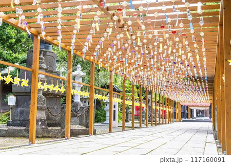 夏の竹駒神社　参道の風鈴　夏詣　宮城県岩沼市 117160091