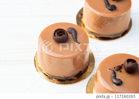 Caramel chocolate cake Caramel chocolate cake 117160265