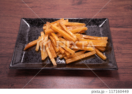 お皿に盛られた芋けんぴ 117160449