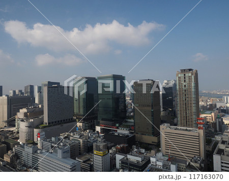 夏の朝の風景(JR大阪駅の北側のビル群) 夏の朝の風景(JR大阪駅の北側のビル群) 117163070