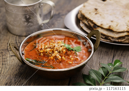 マトキウサル(発芽したモスビーンのカレー)、インド料理 117163115