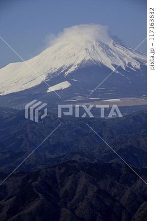 丹沢山地の檜洞丸から雲被る厳冬 厳冬の富士山 117163632