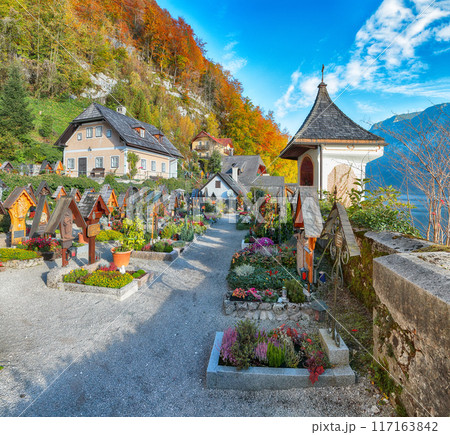 Stunning view of famous Hallstatt mountain village with Hallstatter lake. Stunning view of famous Hallstatt mountain village with Hallstatter lake. 117163842