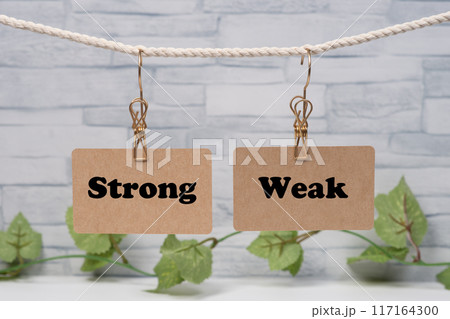 ピンチに吊るされたStrongとWeak 117164300