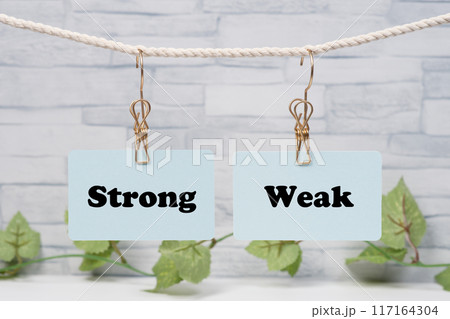 ピンチに吊るされたStrongとWeak 117164304