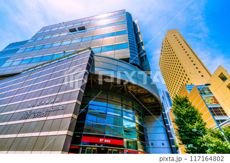 日本の横浜都市景観　桜木町駅周辺・横浜桜木郵便局などを望む 117164802