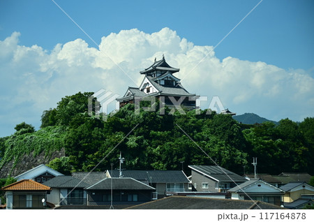 山陰本線の電車内から見える福知山城 117164878