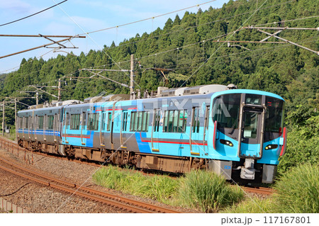 IRいしかわ鉄道 JRIR色混結の4両編成 細呂木駅 IR20 IRいしかわ鉄道 JRIR色混結の4両編成 細呂木駅 IR20 117167801