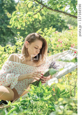 Young woman relaxing in a hammock 117168590