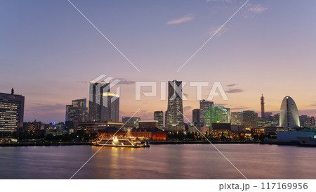 横浜　横浜港とみなとみらいの夜景 117169956
