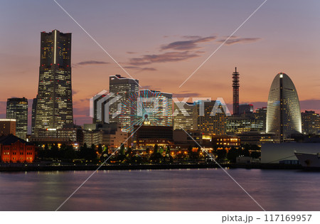 横浜 横浜港とみなとみらいの夜景 横浜 横浜港とみなとみらいの夜景 117169957