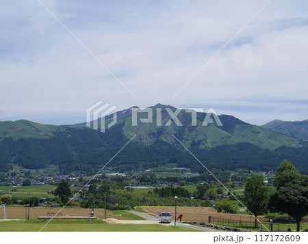 熊本県南阿蘇村より望む阿蘇五岳 熊本県南阿蘇村より望む阿蘇五岳 117172609