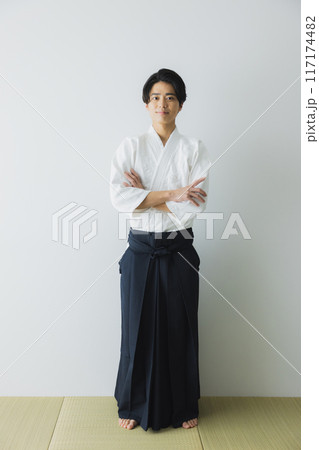 道着の男性 117174482