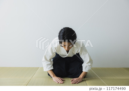 道着と袴の男性　 117174490