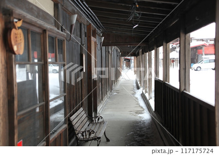 冬のこみせ通りの風景_青森県 冬のこみせ通りの風景_青森県 117175724