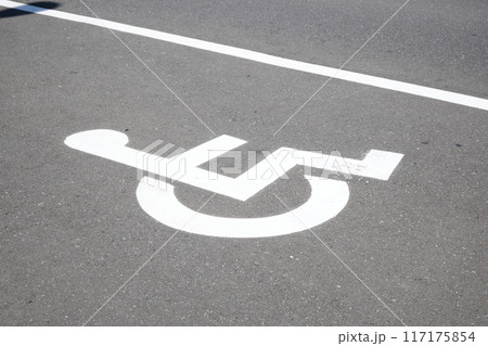 車椅子マーク 117175854