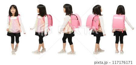 小学生ピンクのランドセルの女の子の全身人物切り抜き素材 117176171