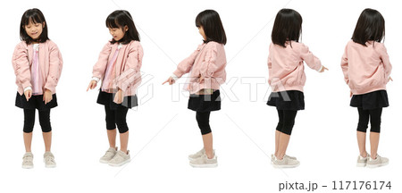 下を指さす女の子の全身人物切り抜き素材 下を指さす女の子の全身人物切り抜き素材 117176174