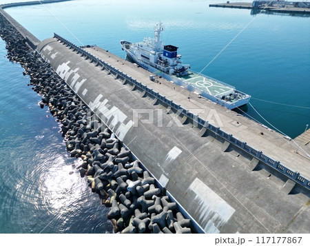 稚内港北防波堤ドームの港湾の空撮 稚内港北防波堤ドームの港湾の空撮 117177867