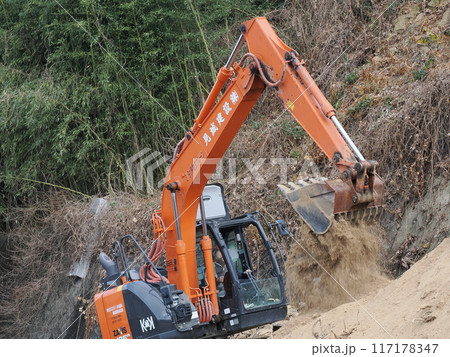 冬の牛頚ダム周辺風景 崖崩れ現場の修復工事 福岡県大野城市牛頸 冬の牛頚ダム周辺風景 崖崩れ現場の修復工事 福岡県大野城市牛頸 117178347