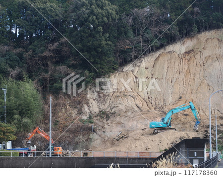 冬の牛頚ダム周辺風景 崖崩れ現場の修復工事 福岡県大野城市牛頸 冬の牛頚ダム周辺風景 崖崩れ現場の修復工事 福岡県大野城市牛頸 117178360