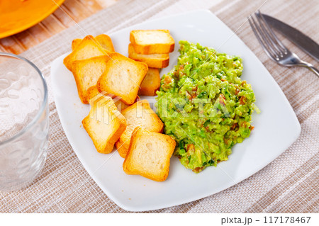 Guacamole with bunch of dry bread Guacamole with bunch of dry bread 117178467