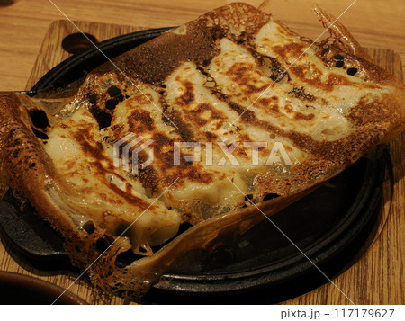 博多かつりきの鉄鍋ギョーザ　福岡県福岡市博多区博多駅前 117179627