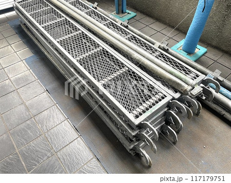 仮設足場の踏板 117179751