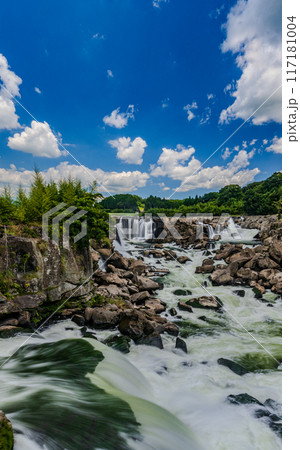 曽木の滝_奇岩がそそり立ち、春は桜やつつじ、秋は紅葉、夏は水量が多く豪快 曽木の滝_奇岩がそそり立ち、春は桜やつつじ、秋は紅葉、夏は水量が多く豪快 117181004