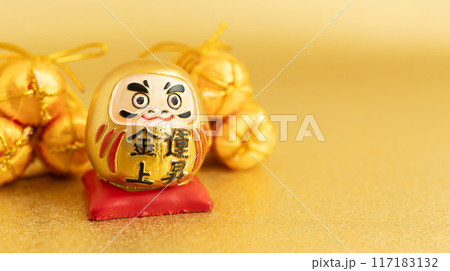 金色のだるまさん　金運アップ　一粒万倍日　待ち受け　壁紙 117183132